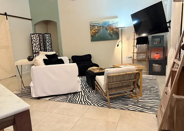 Holiday home And Surprise Spring Training Getaway Heated And Private Sauna, Pool, Fitness Gym Equip, Kitchen Stacked To The Max *